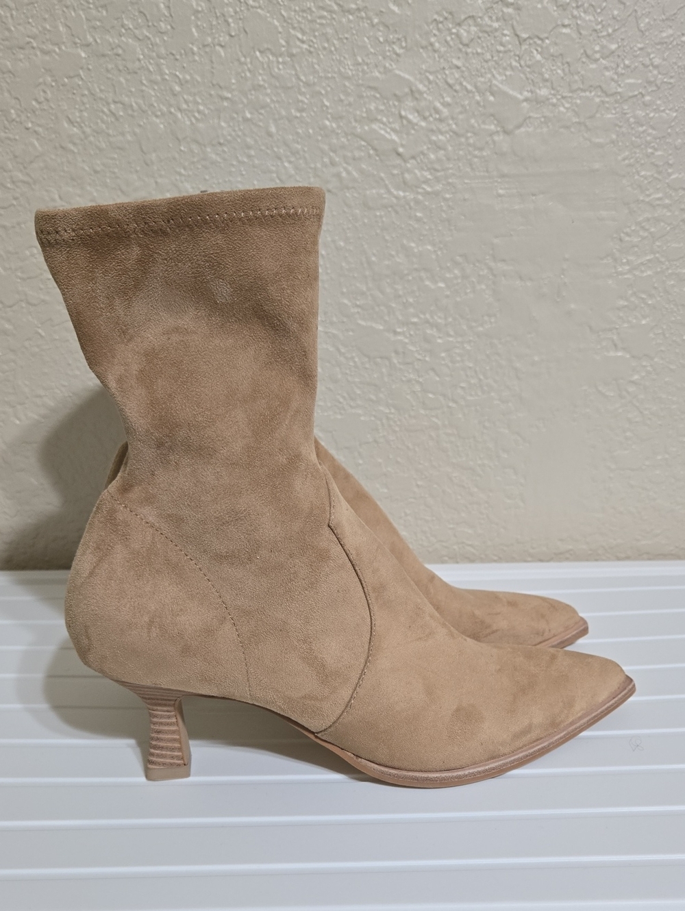 Dolce VITA AZALEA Pointed Toe Bootie In Camel Suede Size 9.5